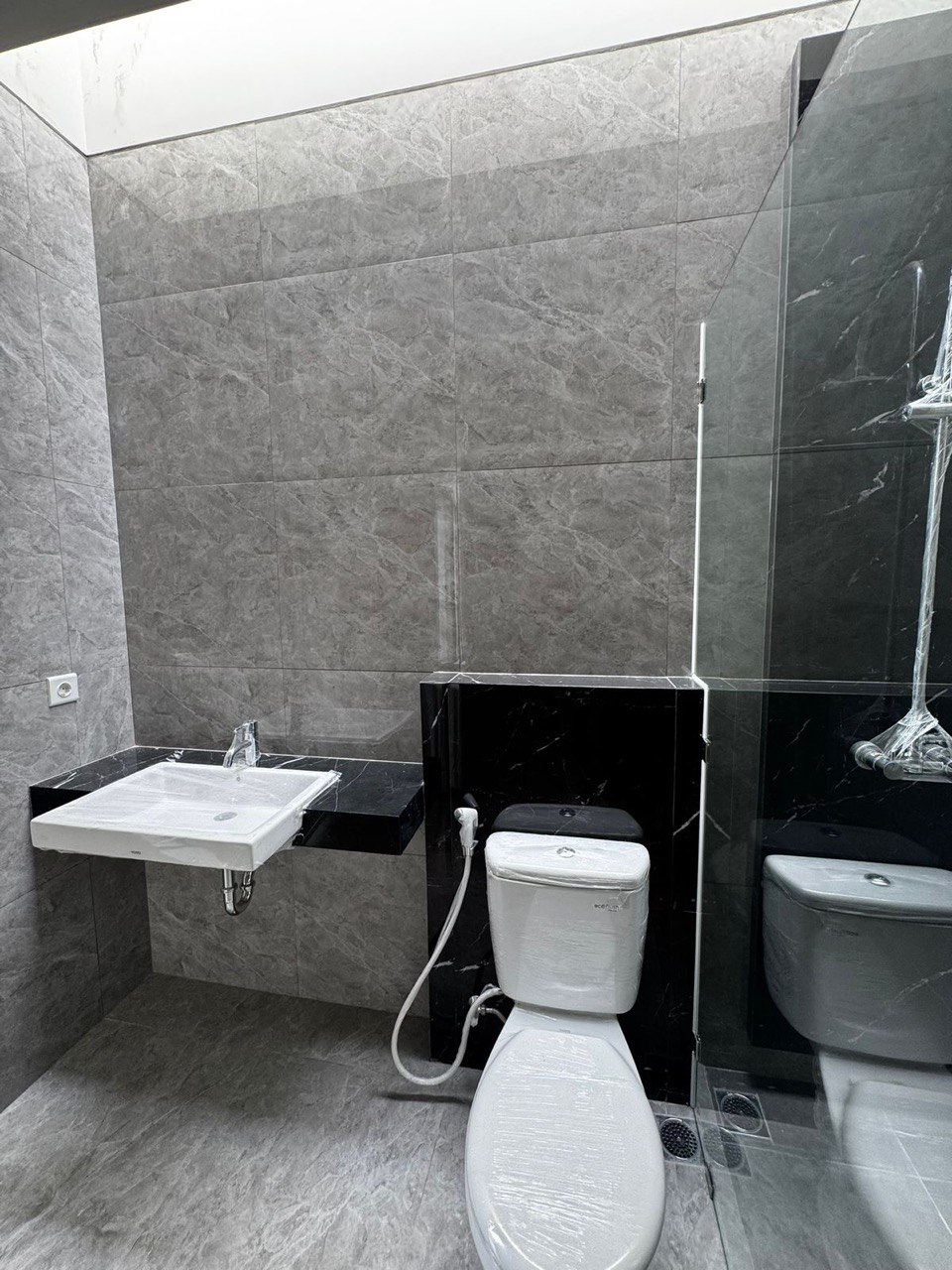 Disewakan Rumah Mewah 2 Lantai Pelican Hill Citraland Utara Surabaya Barat - Thumbnail 4