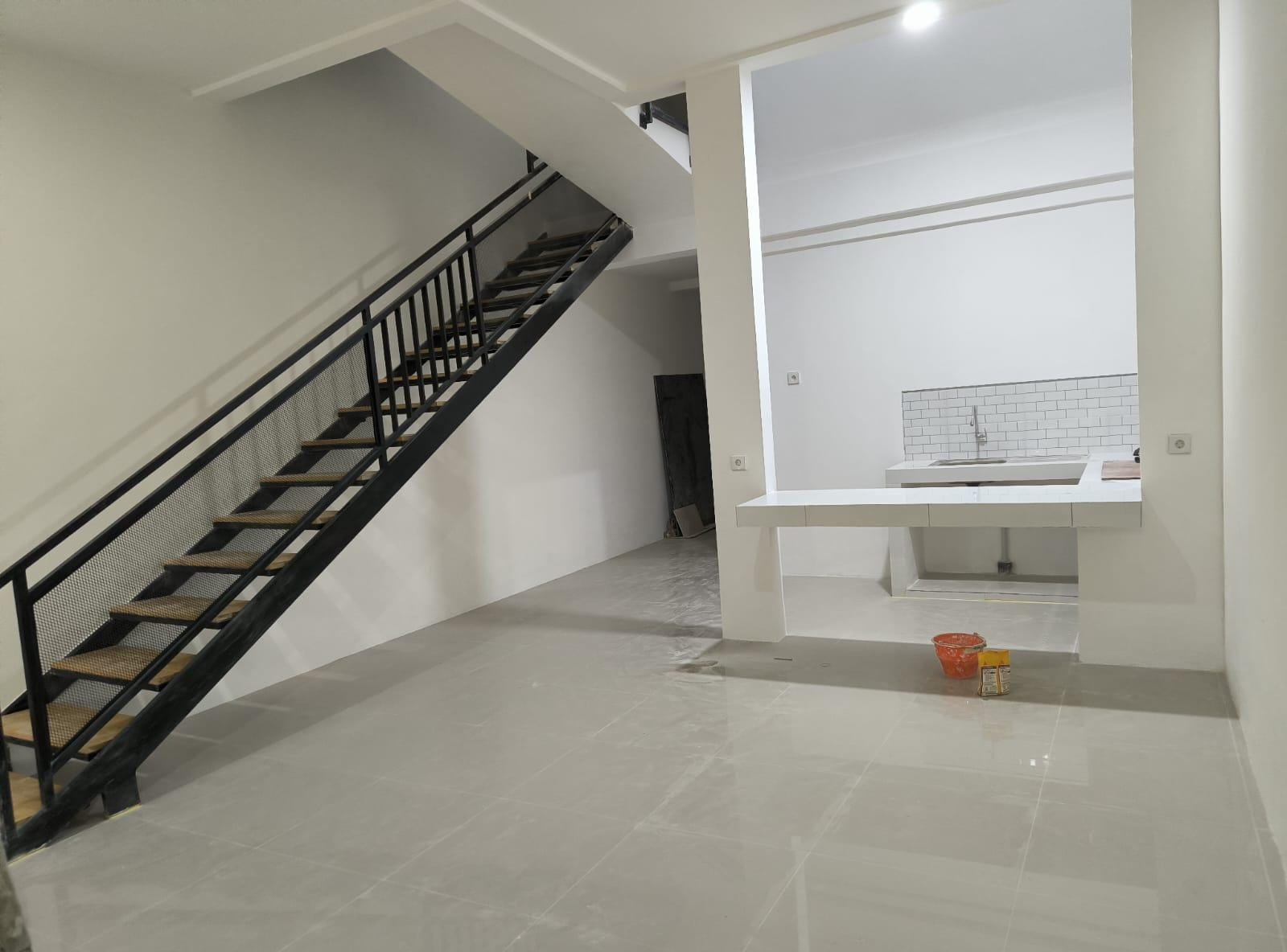 Dijual Murah Rumah Bagus Split Level Semolowaru Selatan Surabaya Timur - Thumbnail 3