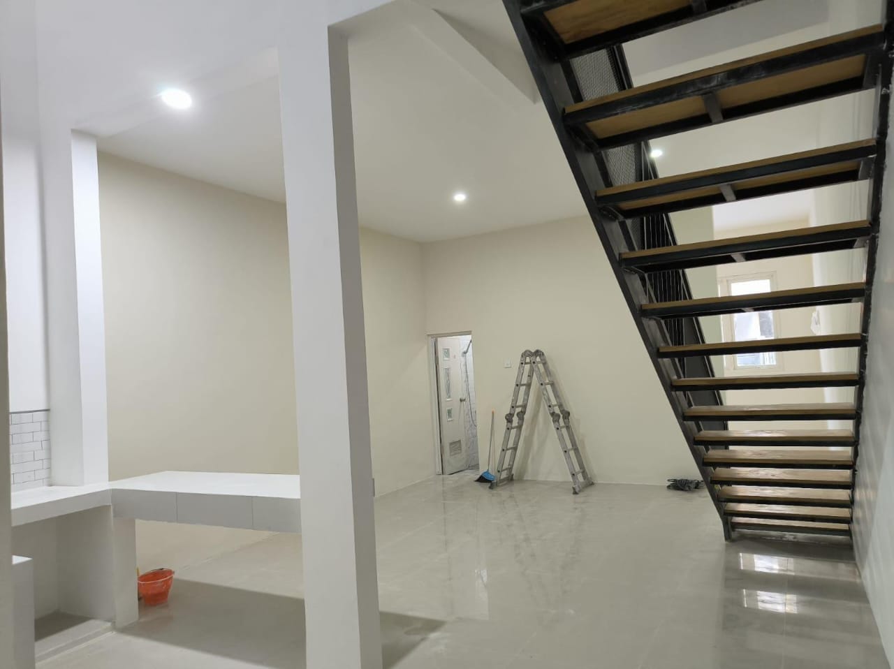 Dijual Murah Rumah Bagus Split Level Semolowaru Selatan Surabaya Timur - Thumbnail 4