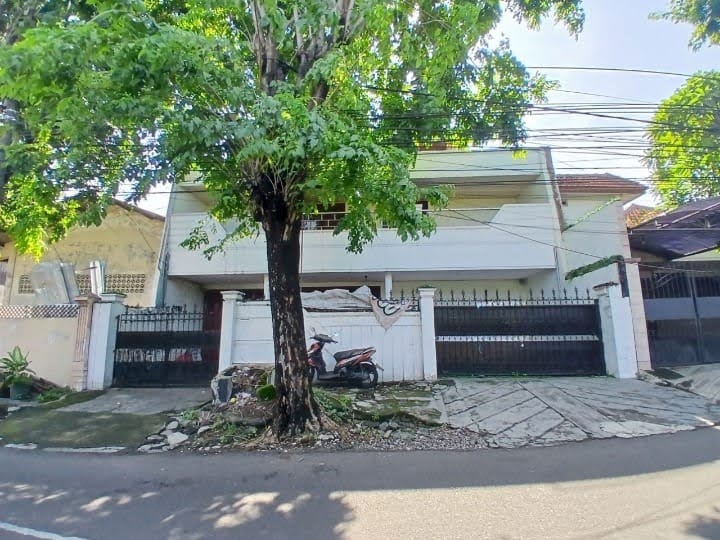 Dijual Murah Rumah 3 Lantai Lokasi Strategis Nol Jalan Raya Dukuh Kupang Barat Surabaya Barat - Image 1