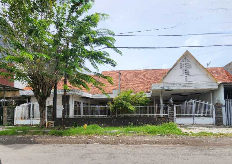 Disewakan Rumah Usaha Dr Wahidin di Surabaya Pusat Cocok Untuk Cafe - Image 1