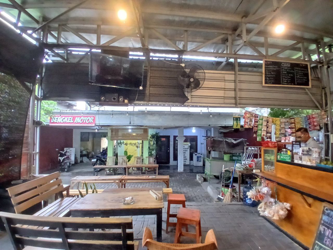 Dijual Rumah Hitung Tanah Strategis di Raya Wiyung Surabaya Barat - Thumbnail 2