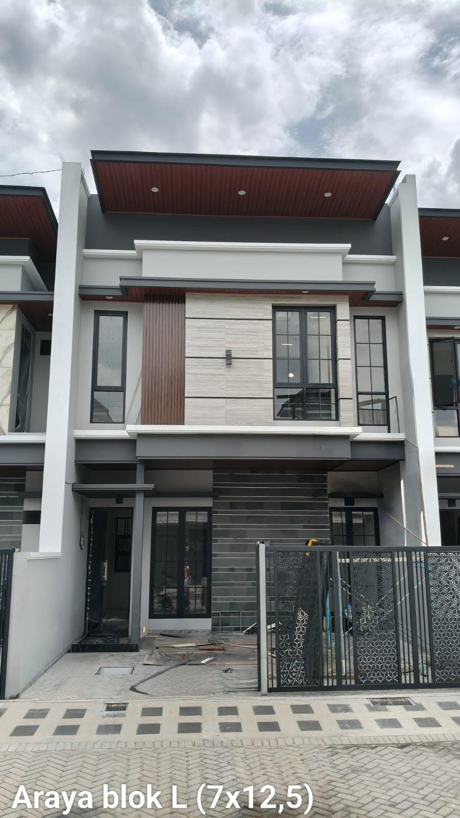 Dijual Rumah Mewah Classic di Araya II Surabaya Timur - Image 1