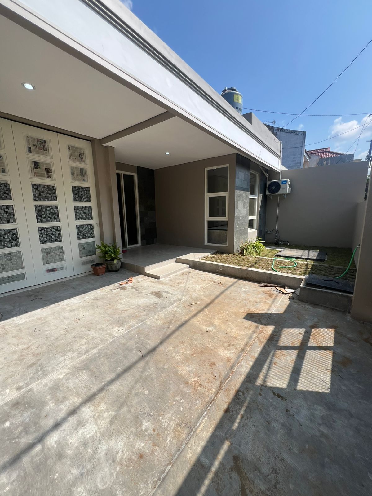 Disewakan Rumah Baru Siap Huni di Dukuh Kupang Timur, Surabaya Barat - Thumbnail 2