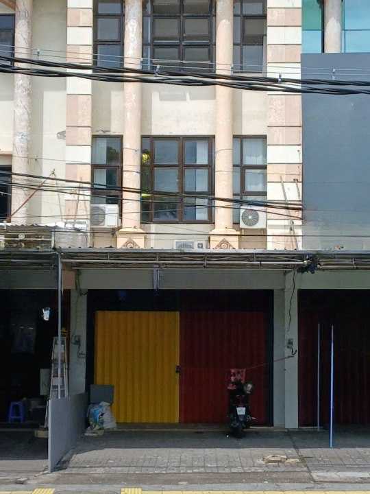 Disewakan Ruko Strategis 3 Lantai di Mulyosari Surabaya Timur - Image 1