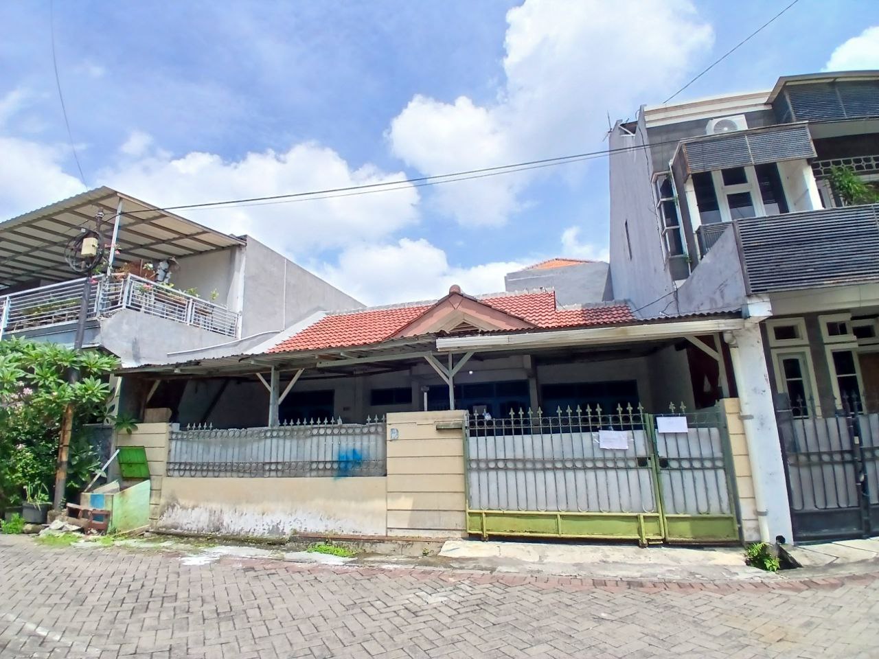 Disewakan Rumah Siap Huni di Taman Pondok Indah Wiyung Surabaya Barat - Image 1