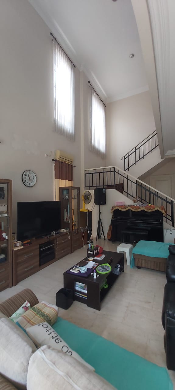 Dijual Rumah Classic Main Road Cluster Waterfront Citraland Butuh Laku Bulan ini di Citraland Surabaya Barat - Thumbnail 2