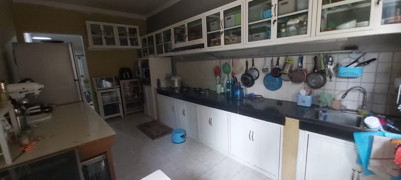 Dijual Rumah Classic Main Road Cluster Waterfront Citraland Butuh Laku Bulan ini di Citraland Surabaya Barat - Thumbnail 4