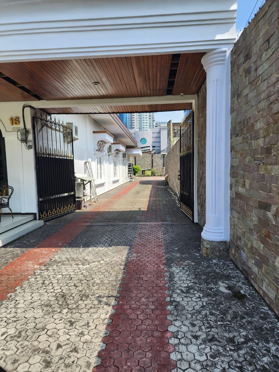 Disewakan Tanah Berpaving Lokasi Premium di Jalan Tegalsari Surabaya Pusat - Thumbnail 2