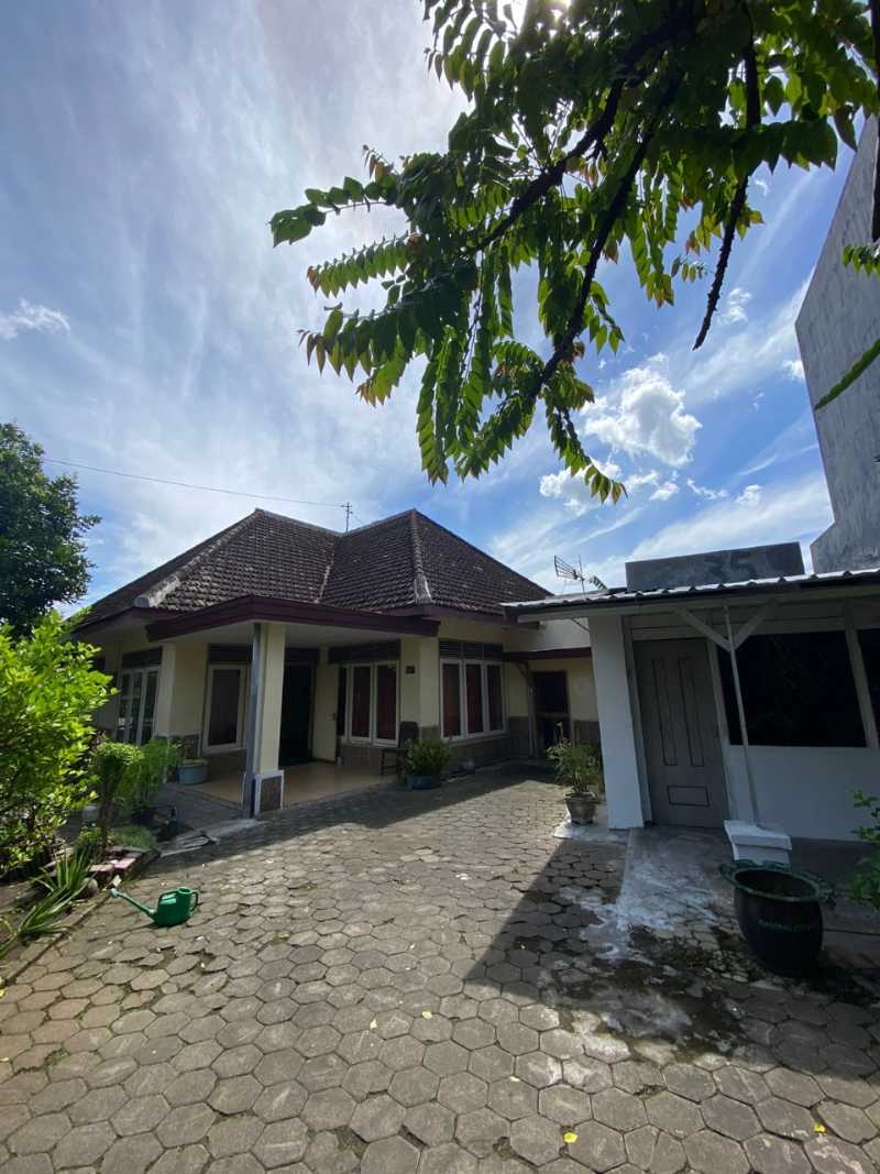 Dijual Rumah Asri Sejuk di Jalan Mahakam Malang Jawa Timur - Image 1