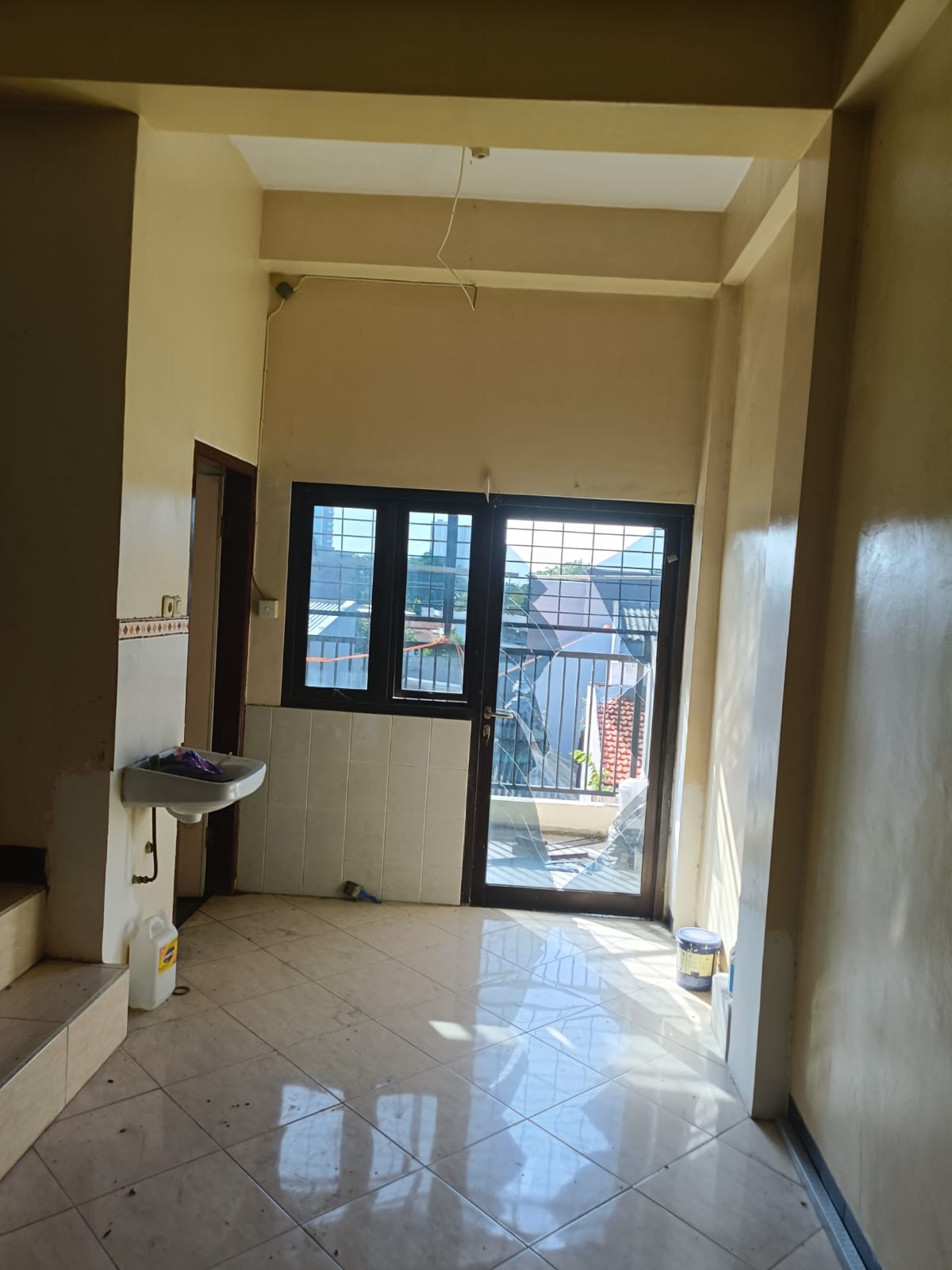 Dikontrakan Ruko 3 Lantai Raya Mulyosari Lokasi Komersil Strategis Surabaya Timur - Thumbnail 2