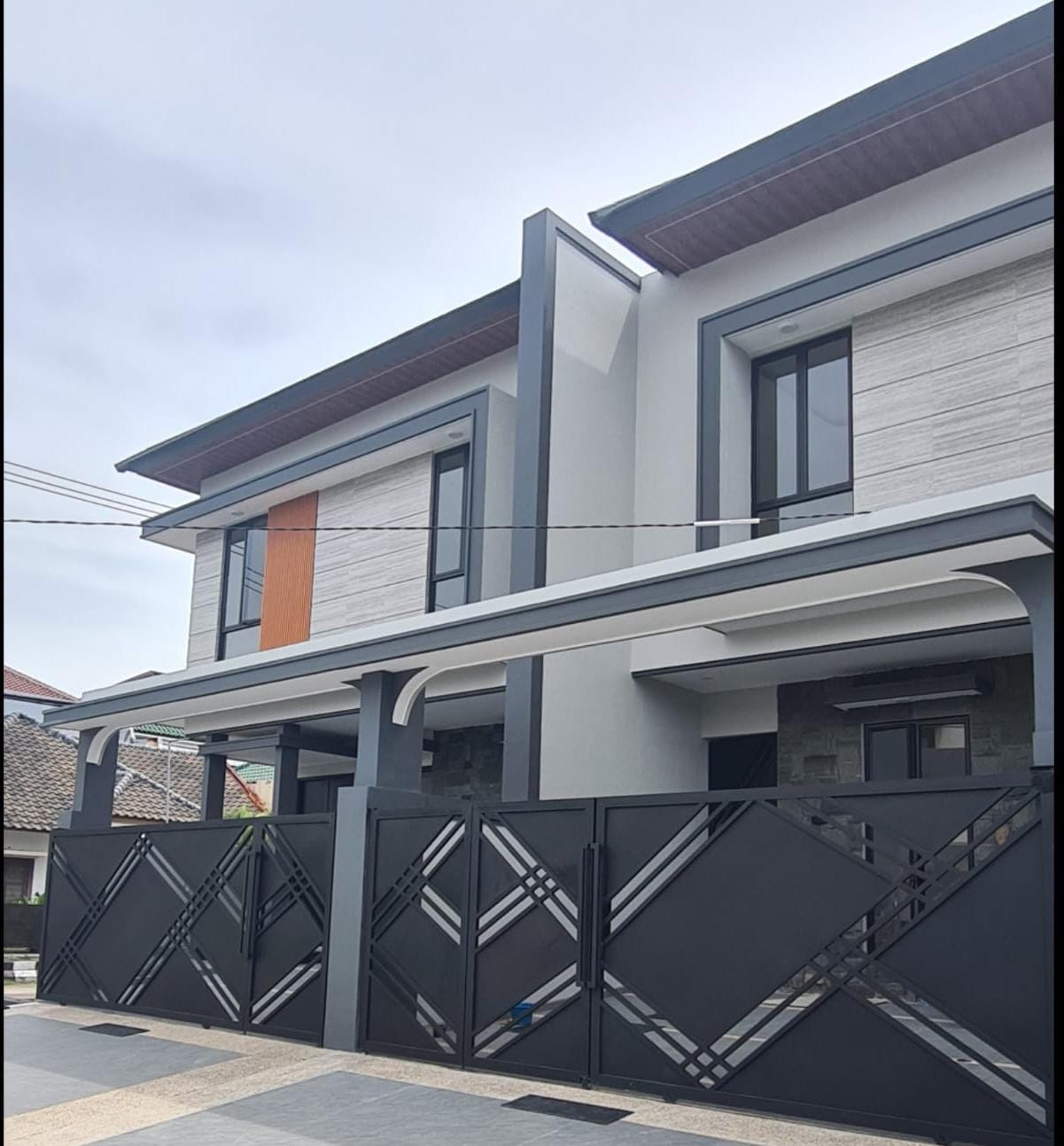 Dijual Rumah Mewah 2 Lantai Murah di Sutorejo Prima Surabaya Timur - Image 1