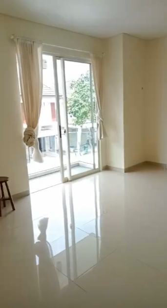 Disewakan Rumah 2 Lantai Siap Huni di Edenia Graha Natura Surabaya Barat - Thumbnail 4