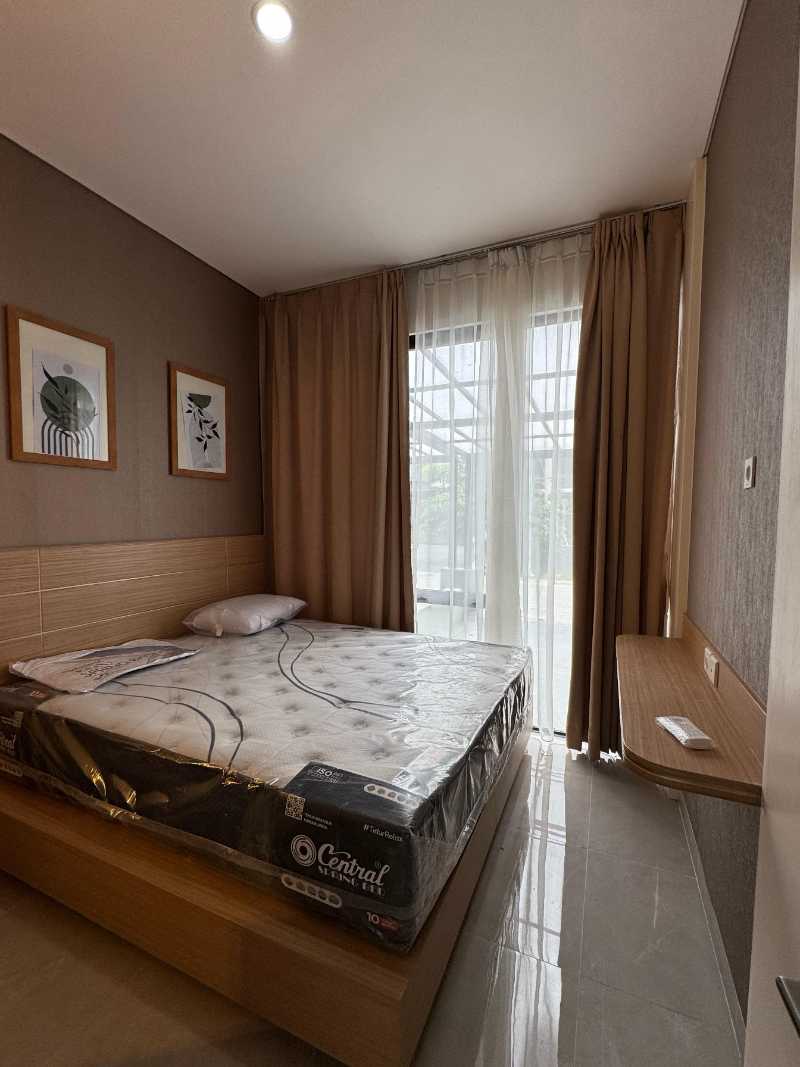 Disewakan Rumah full furnished Bagus di Pelican Hill Citraland Utara Surabaya Barat - Thumbnail 2