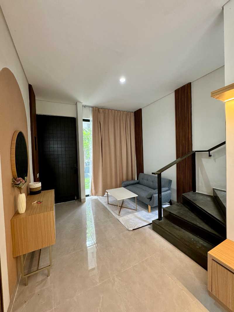 Disewakan Rumah full furnished Bagus di Pelican Hill Citraland Utara Surabaya Barat - Thumbnail 5