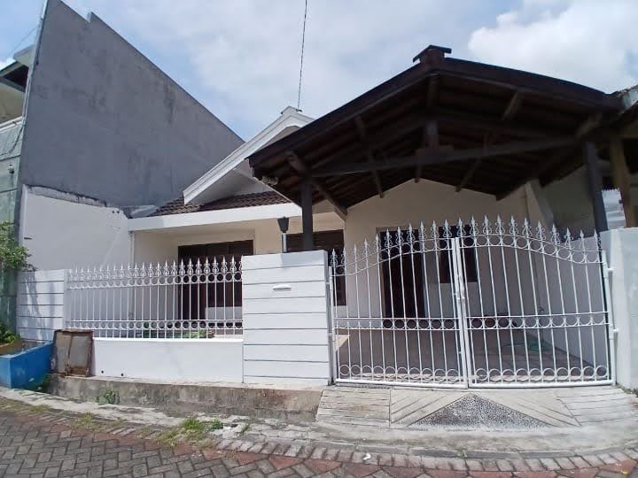 Disewakan Rumah Siap Huni di Taman Pondok Indah Surabaya Barat - Image 1