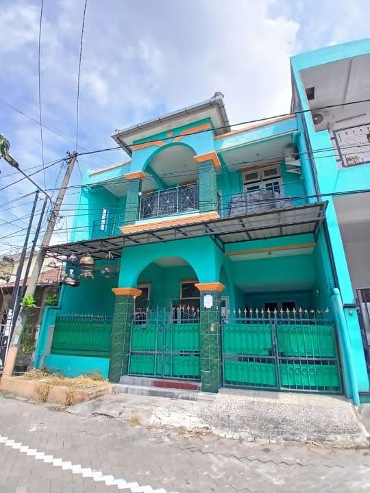 Disewakan rumah siap huni di Taman Pondok Indah Wiyung, Surabaya Barat - Image 1