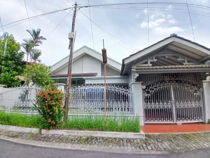 Disewakan rumah lokasi strategis di Pakis Tirtosari, Surabaya Barat - Image 1