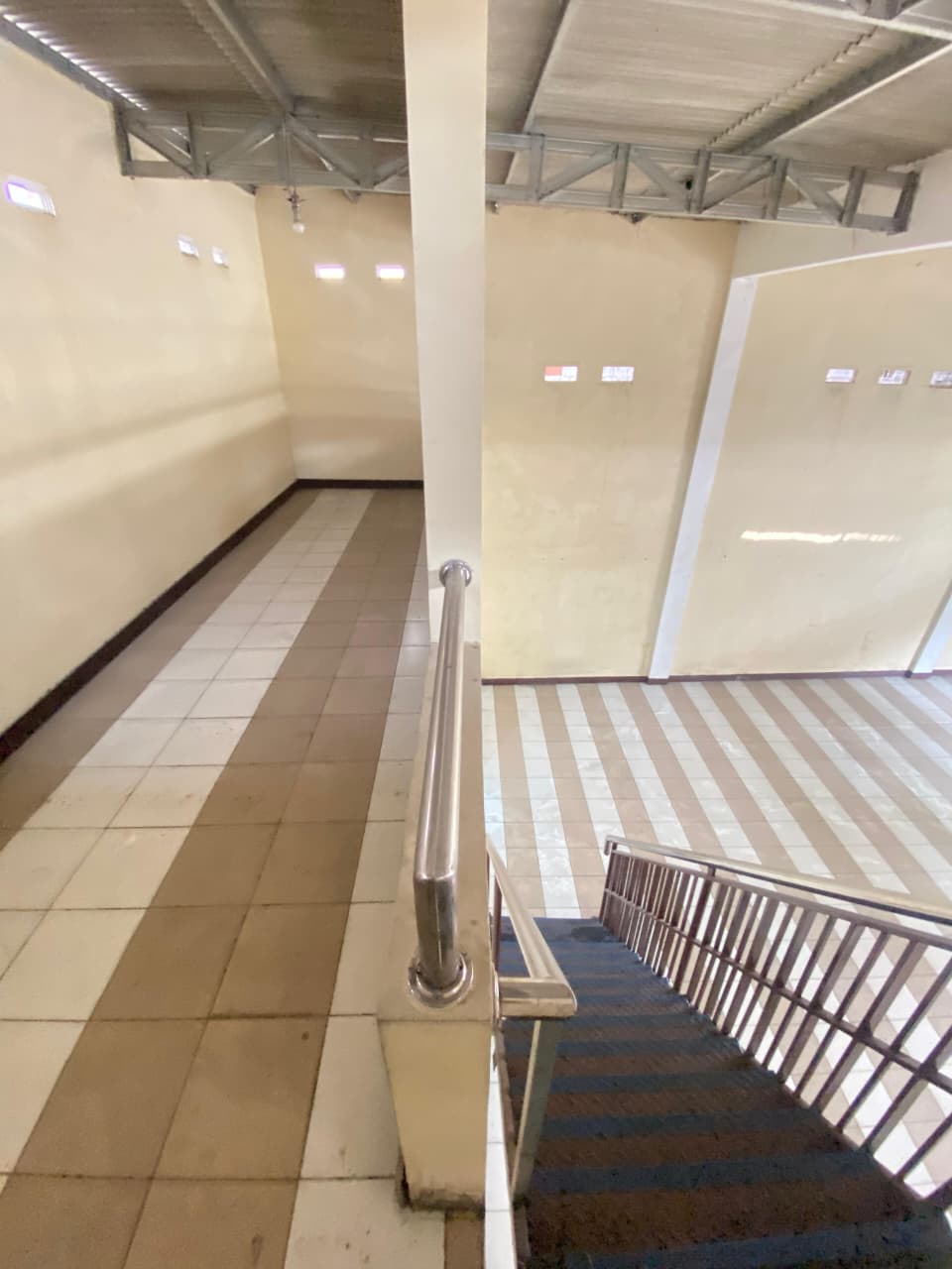 Dijual /disewakan Ruko 1,5 Lantai Strategis di Jalan Gresik Surabaya Utara - Thumbnail 2