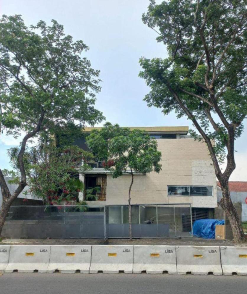 Diual Rumah Usaha Mewah Villa Taman Telaga Lokasi Komersiil Premium Citraland Surabaya Barat - Image 1
