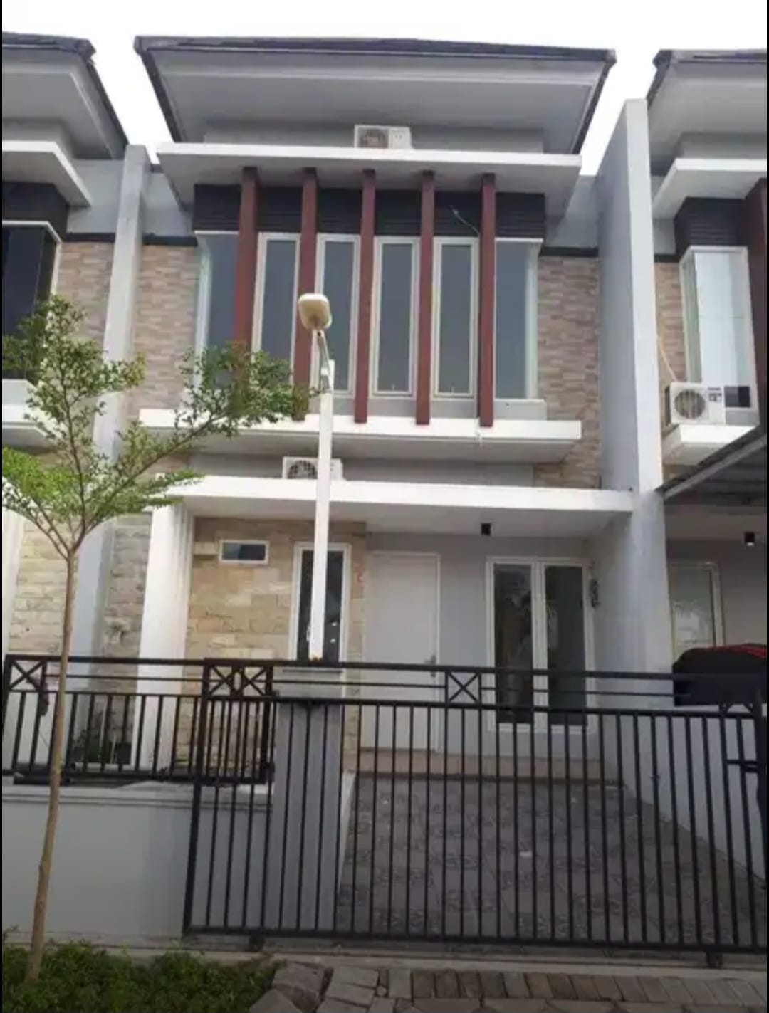 Dijual Rumah 2 Lantai Siap Huni Wisata Semanggi Surabaya Timur - Image 1