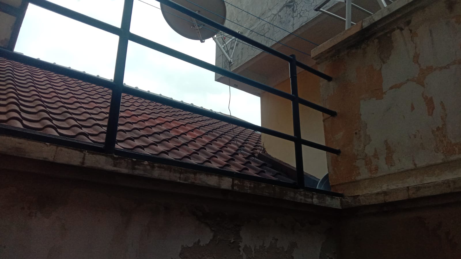 Dijual Rumah 2 Lantai Siap Huni Furnish Semolowaru Surabaya Timur Dekat Wisma Mukti - Thumbnail 5