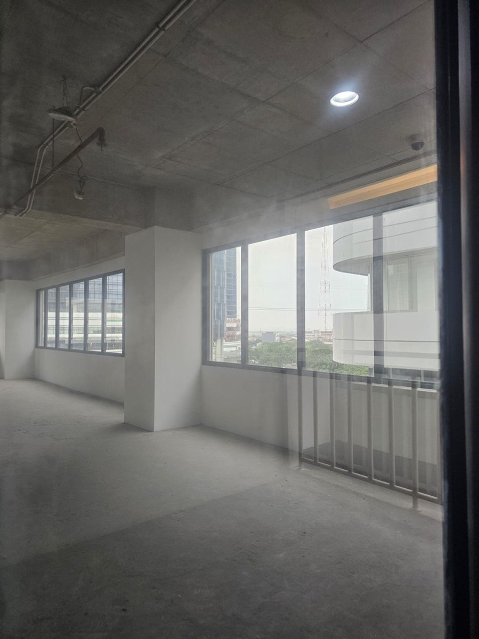 Disewakan Kantor Luas Strategis di Spazio Tower Surabaya Barat - Thumbnail 3