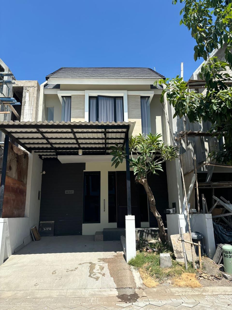 Disewakan Rumah Full Furnished 2 Lantai Northwest Hill Citraland Utama Surabaya Barat - Image 1