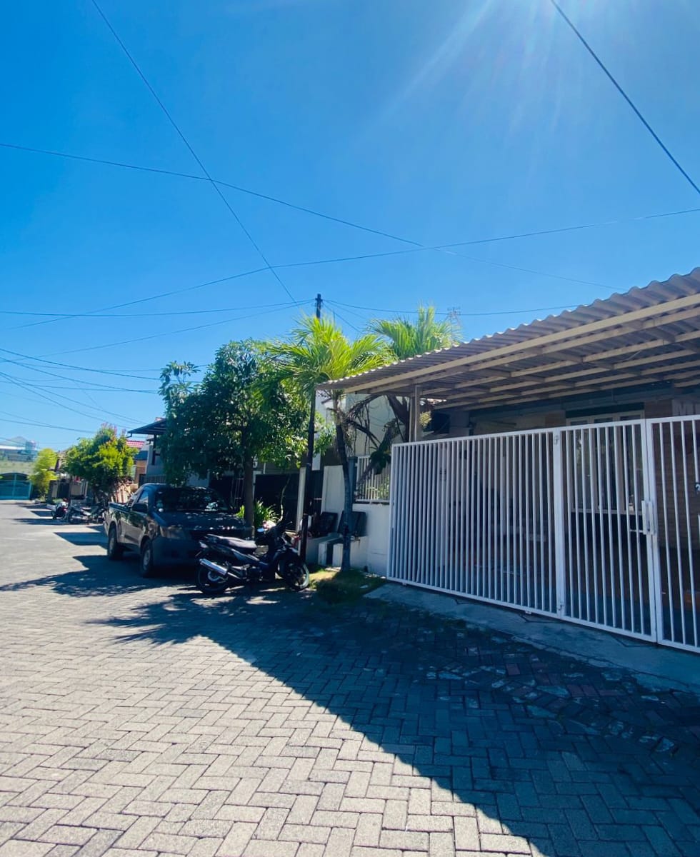 Dijual / Disewakan Kantor Bentuk Rumah Bagus di Nirwana Surabaya Timur - Image 1