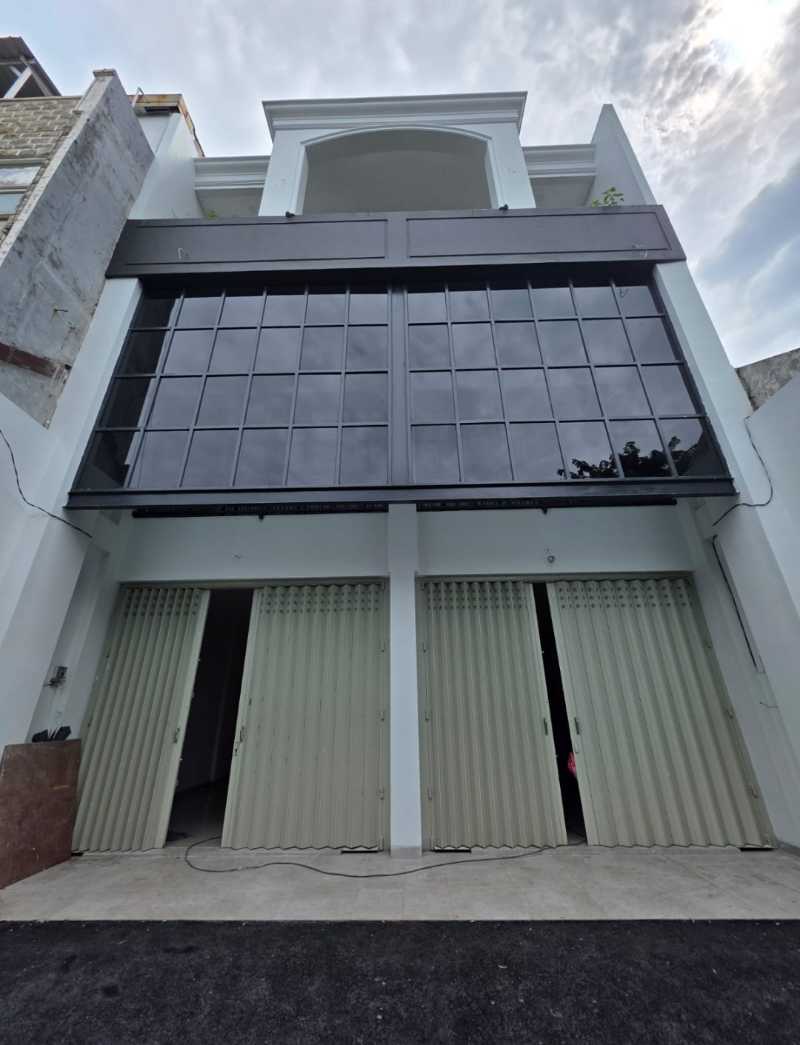 Disewakan ruko baru 3 lantai di Darmo baru barat surabaya barat - Image 1