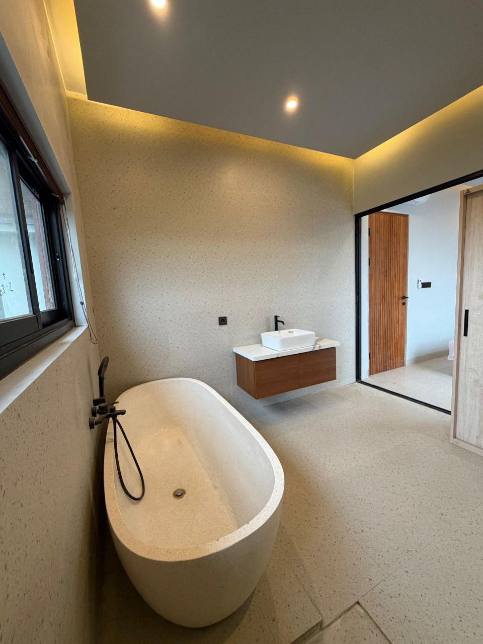 Disewakan Villa dan Ruko Mewah Strategis di Cepaka Tabanan Bali - Thumbnail 3