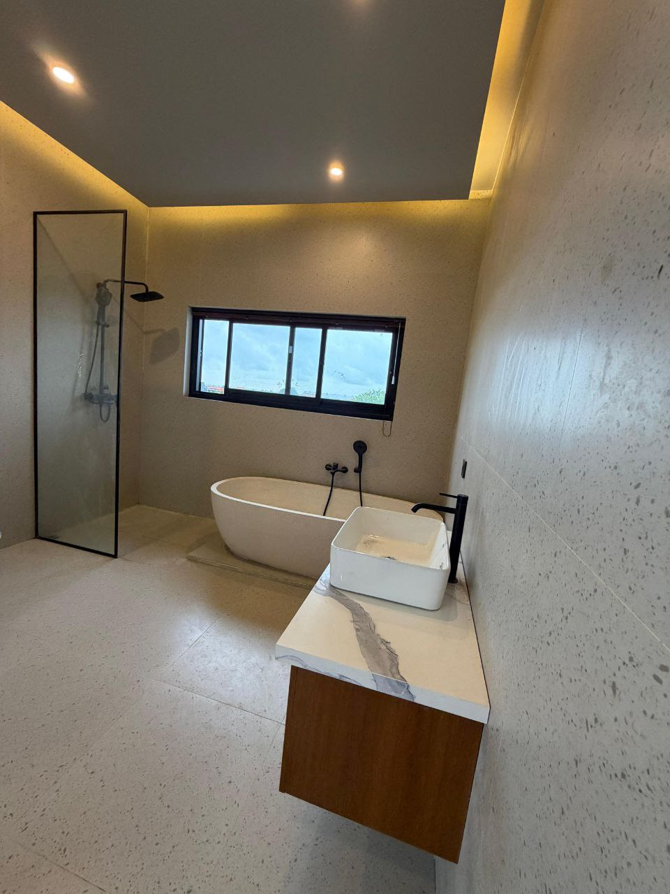 Disewakan Villa dan Ruko Mewah Strategis di Cepaka Tabanan Bali - Thumbnail 7