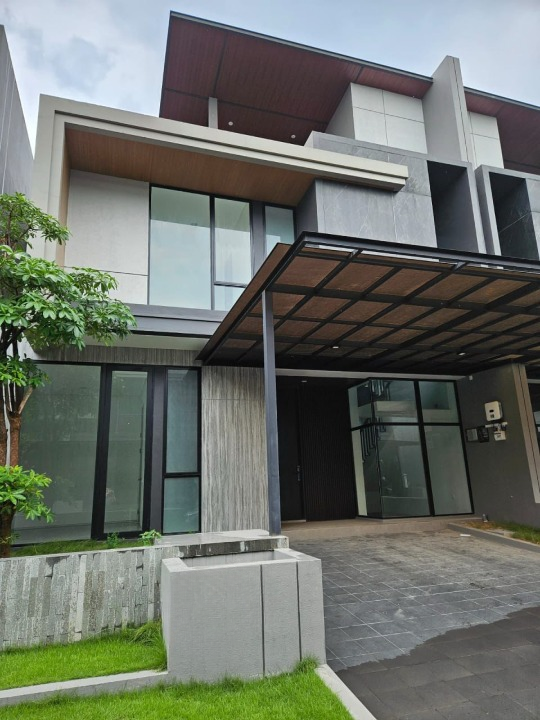 Disewakan Rumah Nyaman Siap Huni di District Admore Citraland Surabaya Barat - Image 1