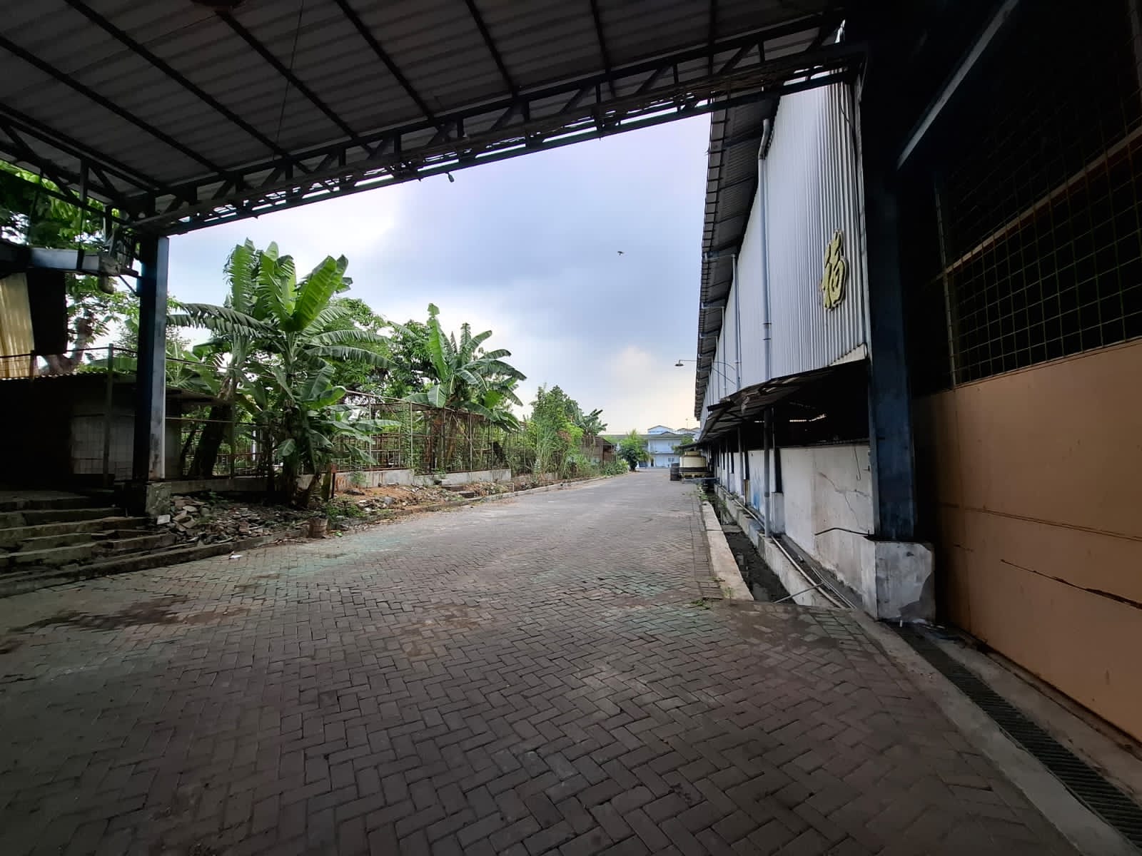 Disewakan Gudang Tersedia Crane Area Industrial Bambe Gresik Jawa Timur - Image 1