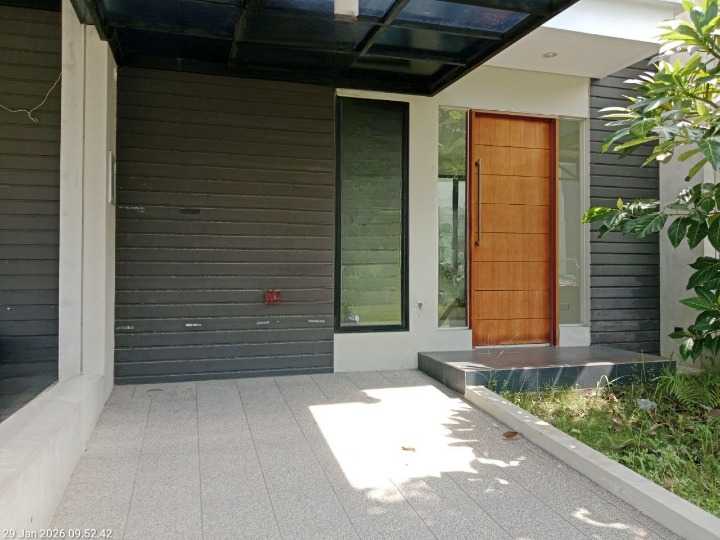 Disewakan Rumah Northwest Hill, hunian dua lantai harga bersahabat Citraland Surabaya Barat - Image 1
