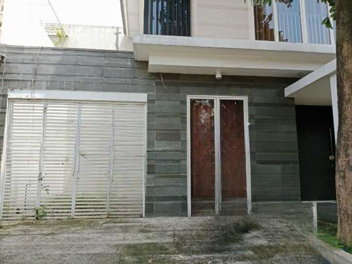 Disewakan Rumah Pelican Hill New Cluster Citraland Surabaya Barat - Image 1