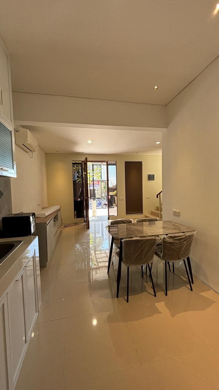 Disewakan rumah Strategis Northwest Full Furnished kondisi terawat siap huni Citraland Surabaya Barat - Thumbnail 3