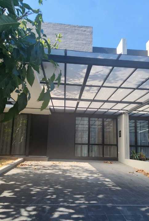 Disewakan Rumah Strategis Eksklusif di Kawasan Premium Pelican Hill Citraland Surabaya Barat - Image 1