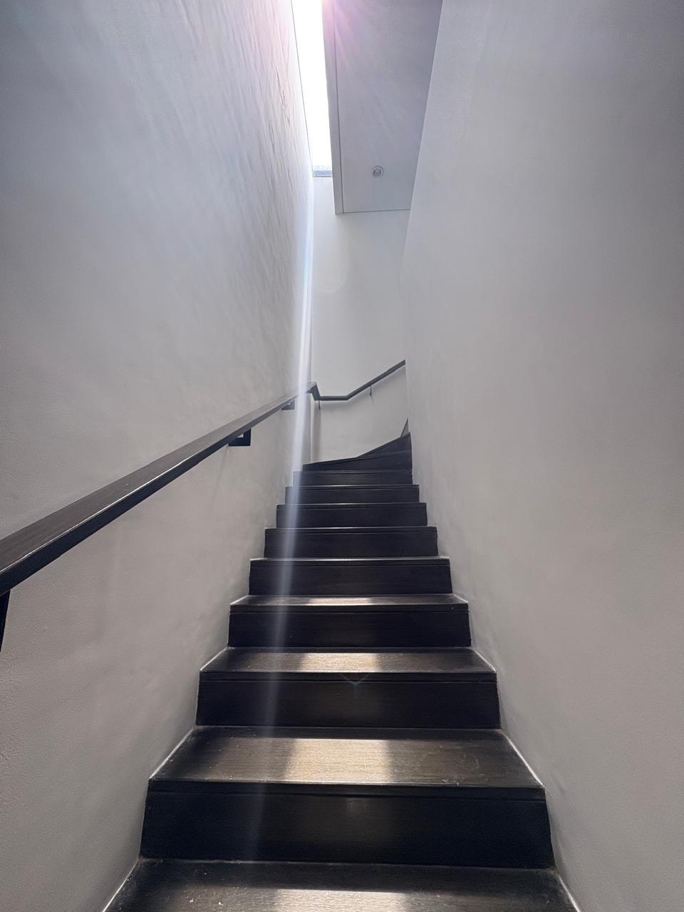 Disewakan Rumah Strategis Eksklusif di Kawasan Premium Pelican Hill Citraland Surabaya Barat - Thumbnail 6