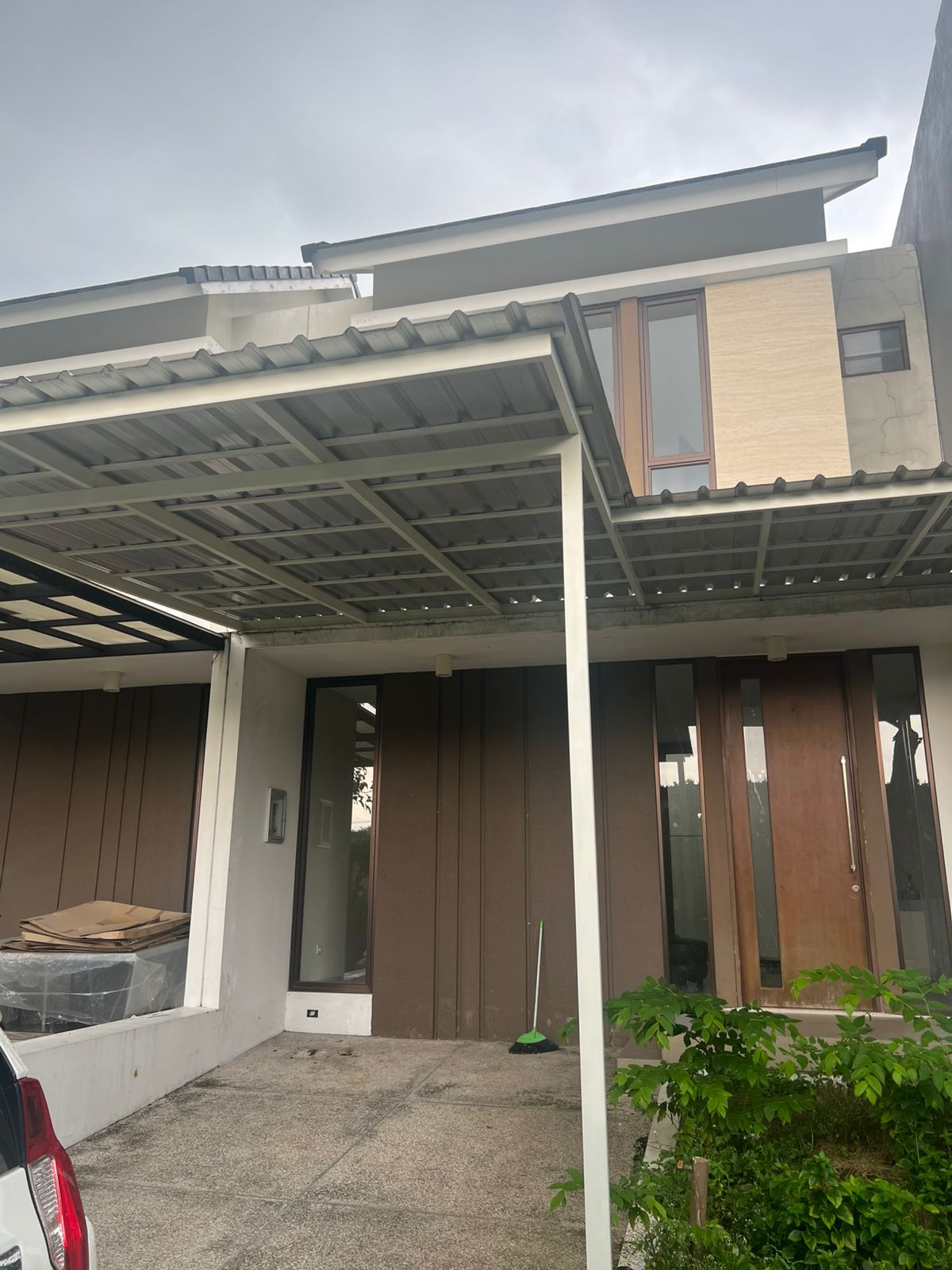 Disewakan Rumah 2 Lantai Baru di Taman Puspa Raya Cluster Chestnut Citraland Surabaya Barat - Image 1