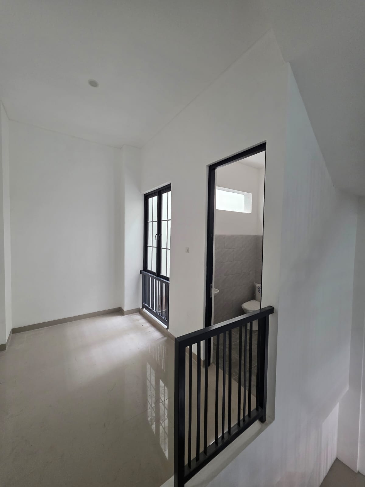 Disewakan Ruko Strategis Baru Lokasi Darmo Permai Dekat Kupang Indah Surabaya Barat - Thumbnail 5