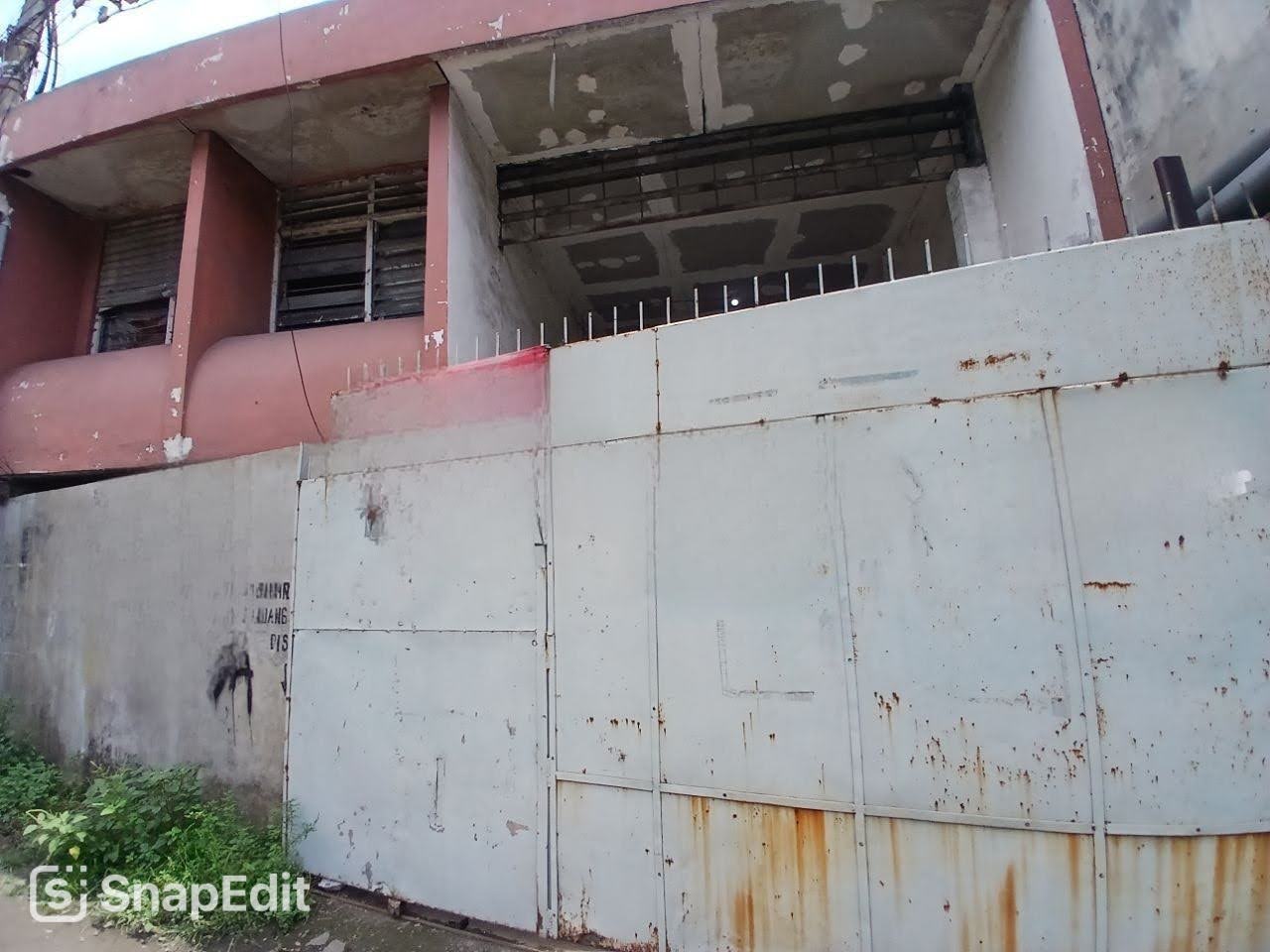 Disewakan Bangunan Strategis di Raya Kedung Cowek Surabaya Timur - Image 1