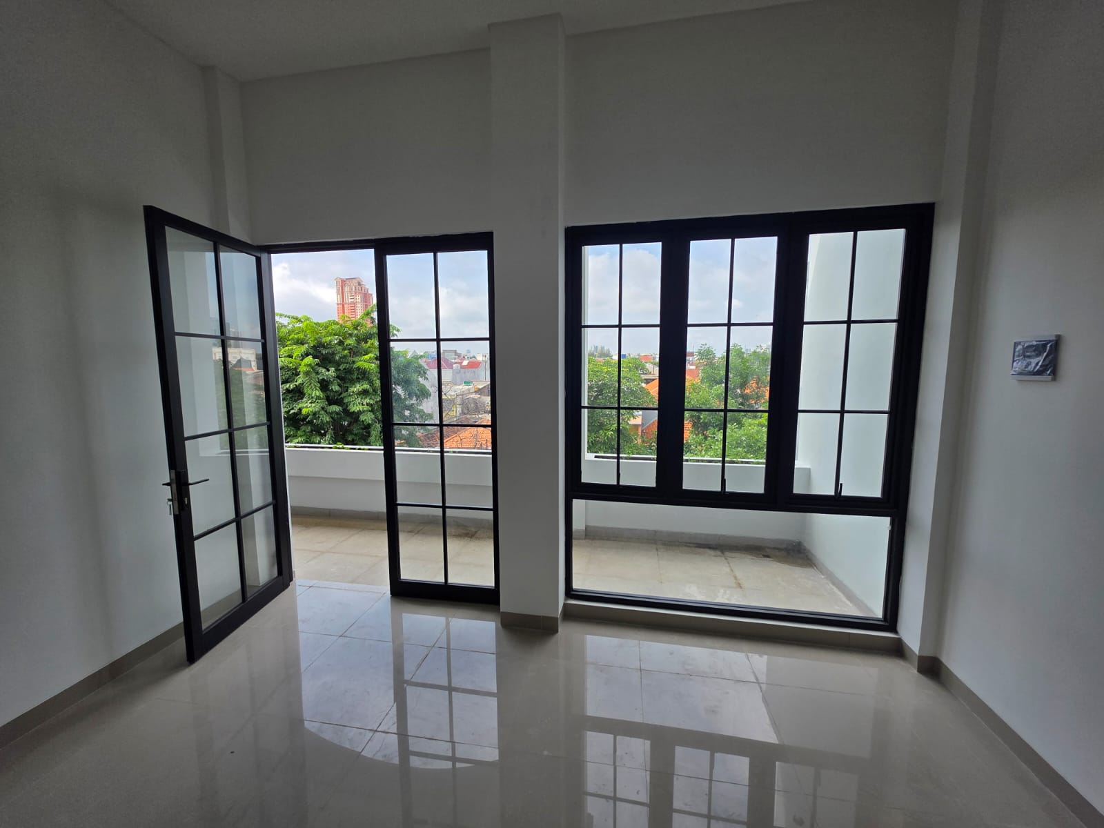 Disewakan 2 Jejer Ruko Strategis Baru Raya Darmo Baru Barat Surabaya - Image 1