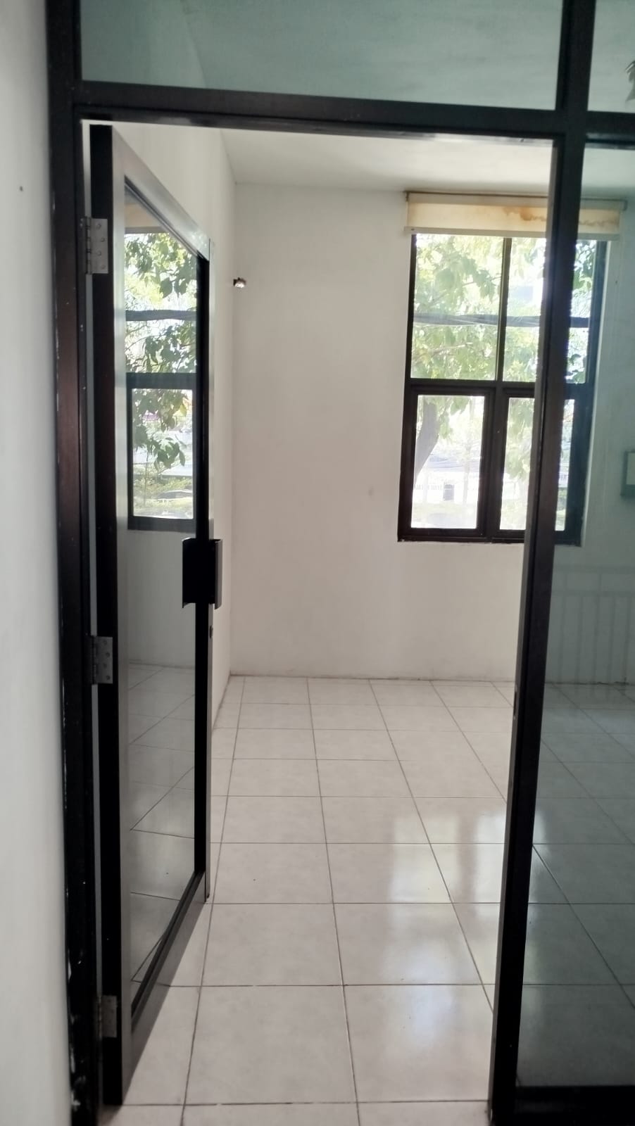 Disewakan Ruko Strategis di Jalan Protokol Mayjen Sungkono, Surabaya Barat - Thumbnail 2