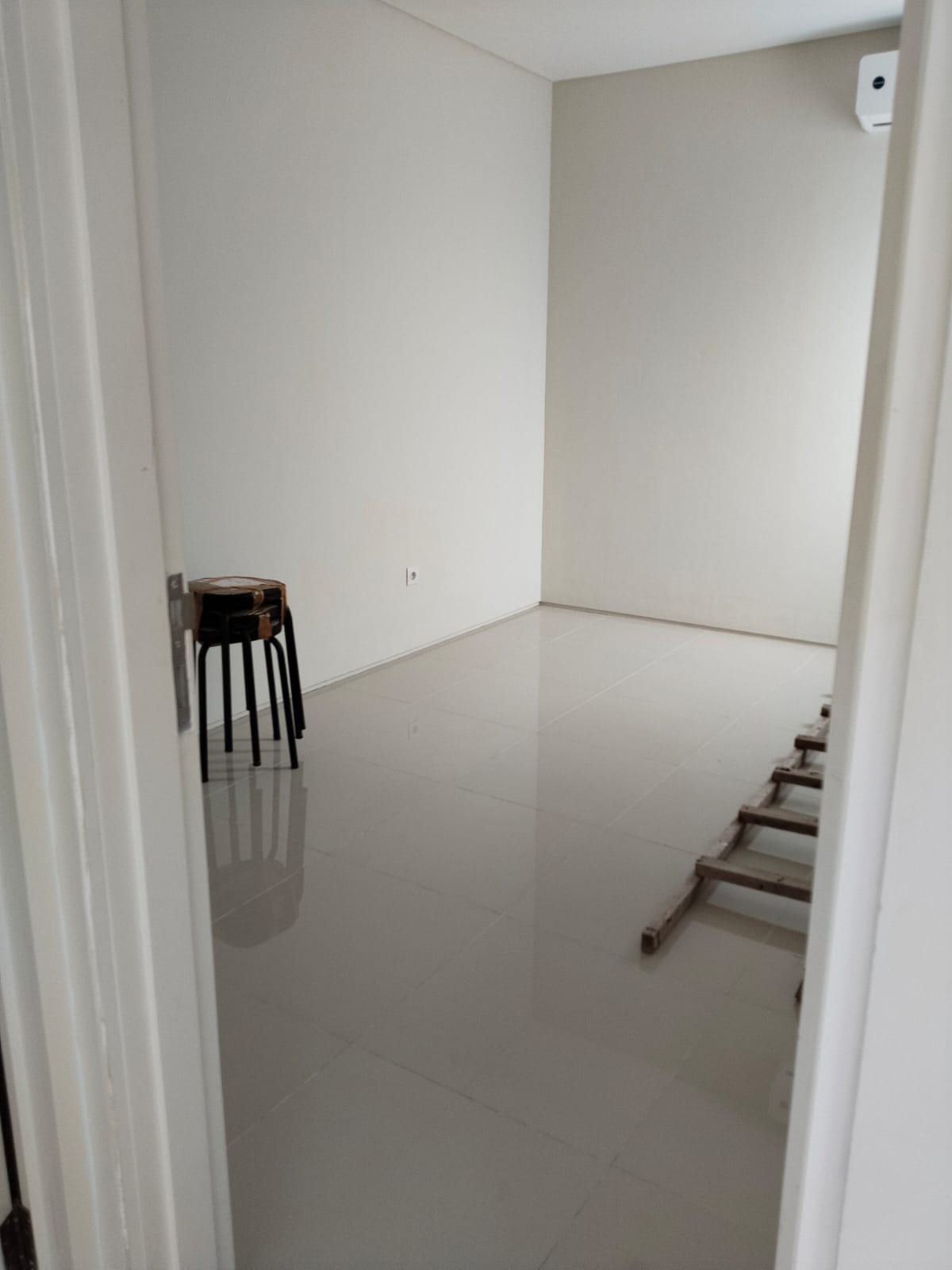 Dijual/disewakan Rumah Nyaman Strategis di Northwest Hill di Surabaya Barat - Thumbnail 6