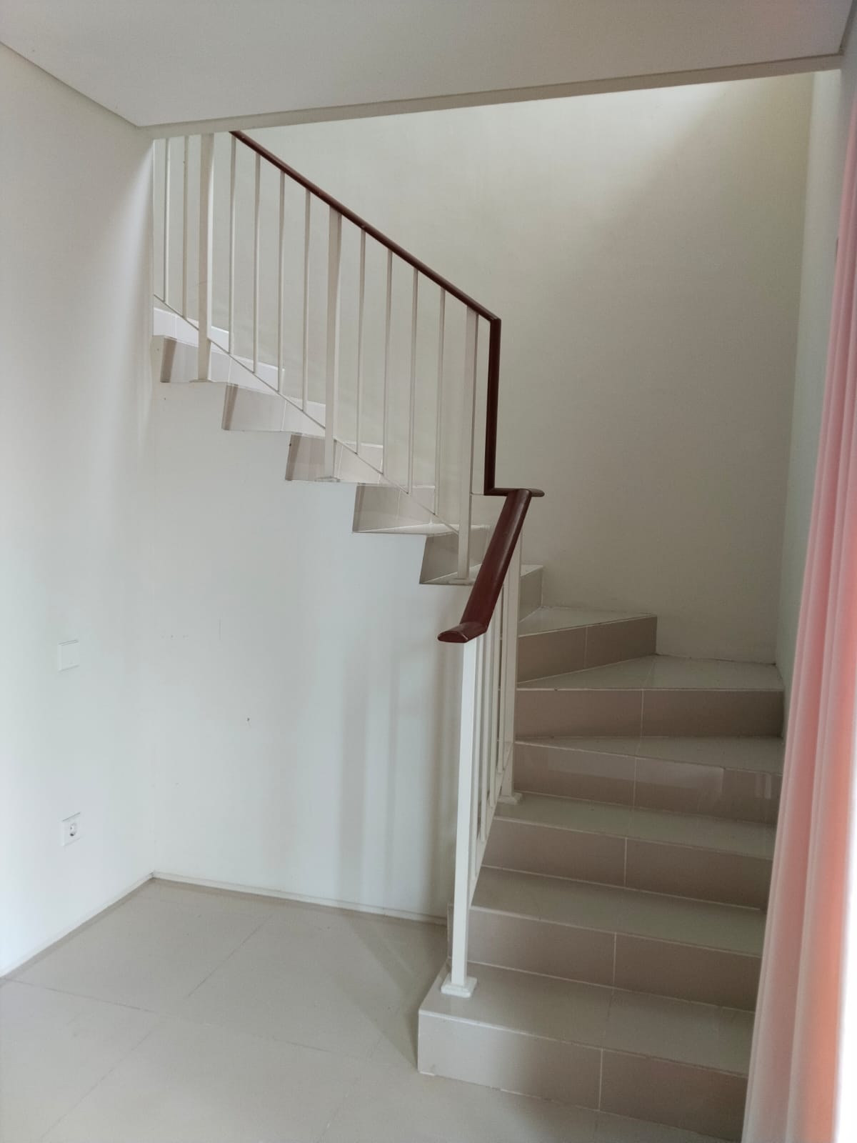 Dijual/disewakan Rumah Nyaman Strategis di Northwest Hill di Surabaya Barat - Thumbnail 7