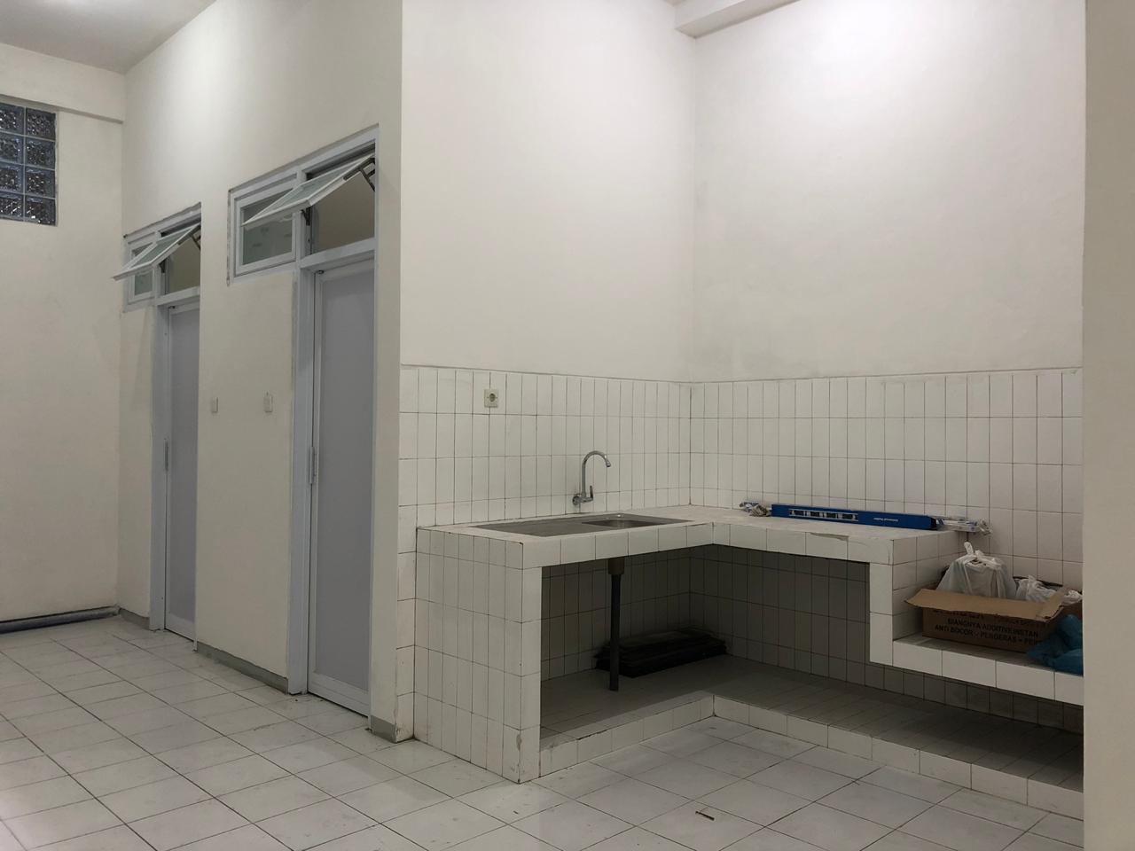 Dijual /disewakan Ruko Komersiil 4 Lantai Jalan Bongkaran Lokasi Strategis Surabaya Utara - Thumbnail 3