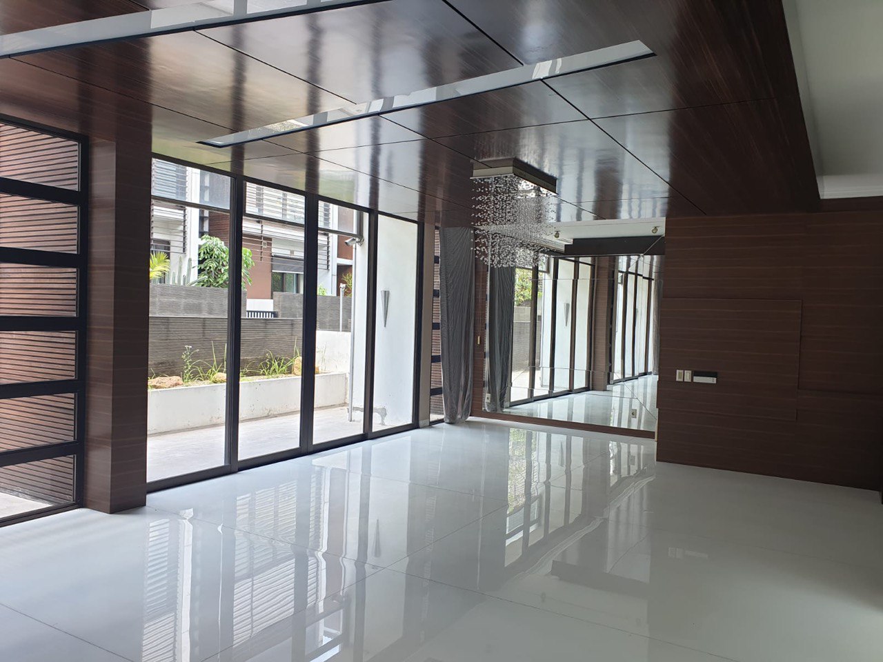 Dijual Rumah Mewah Strategis Siap Huni di Platinum Graha Family Surabaya Barat - Thumbnail 4