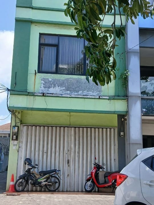 Disewakan Ruko 3 Lantai Terawat di Raya Margorejo Surabaya Selatan - Image 1