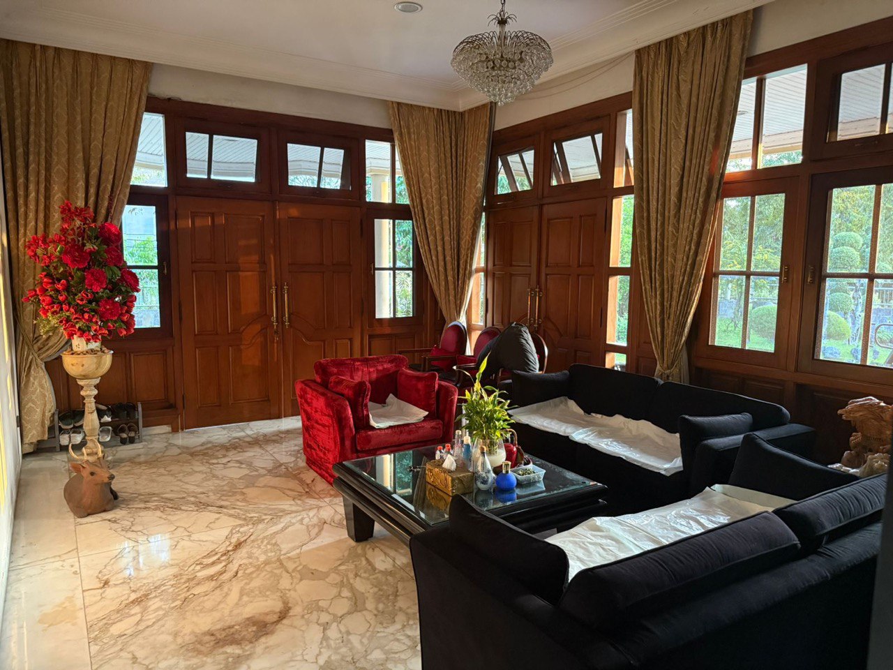 Dijual Rumah Mewah Full Furnish di Darmo Harapan Regency Surabaya Barat - Thumbnail 3